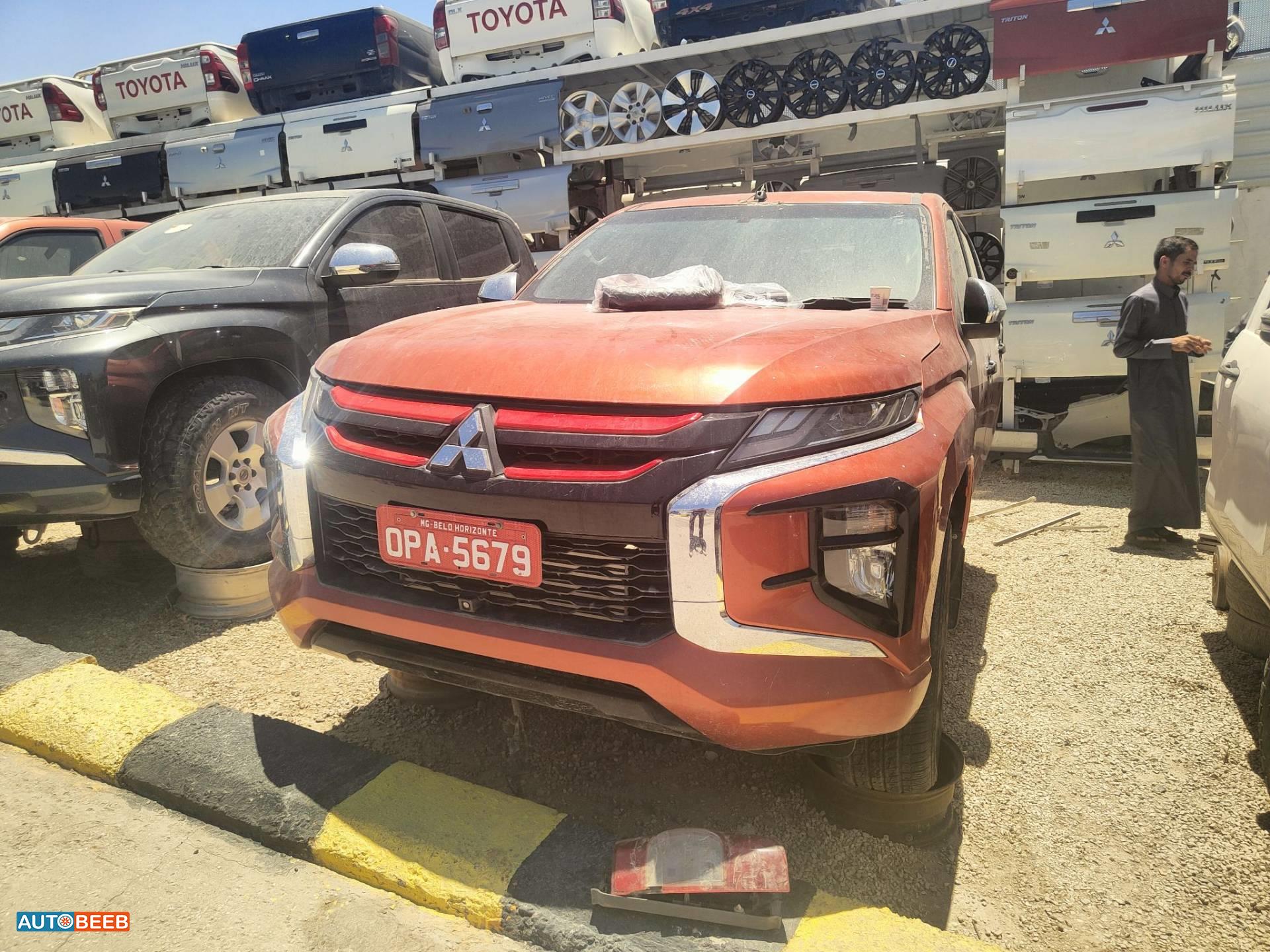 غرفه كاملة ميتسوبيشي L200 2020 2021 2022 2023