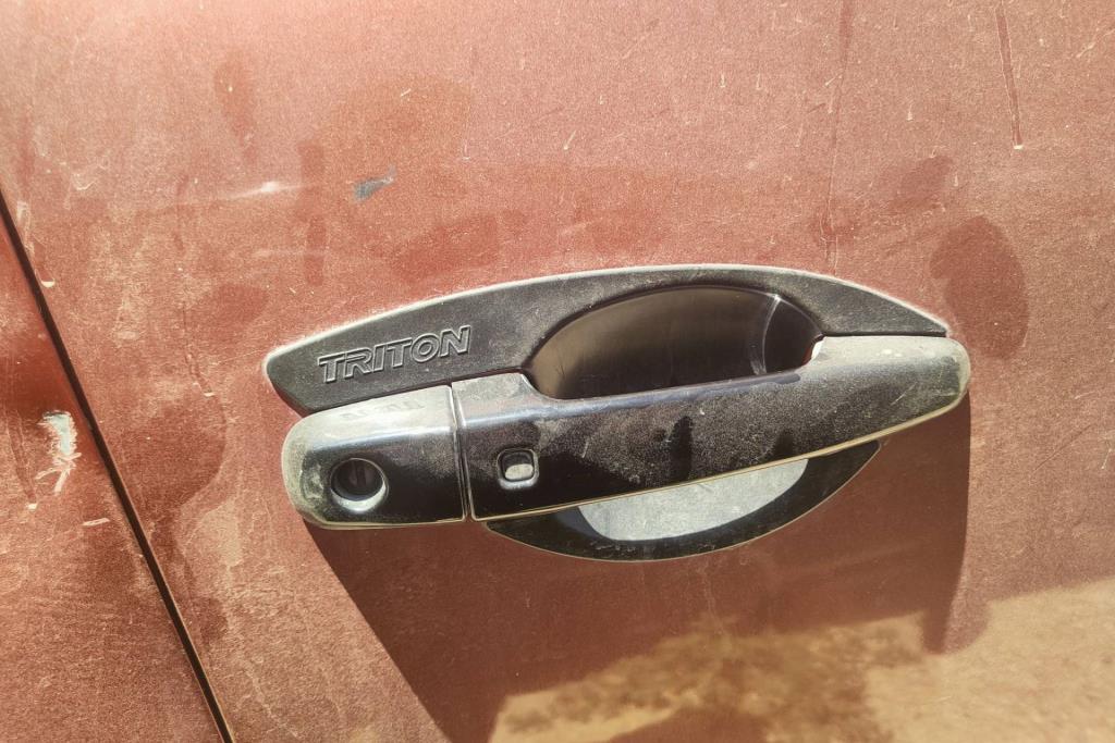 Body  Door Handle  Mitsubishi L200