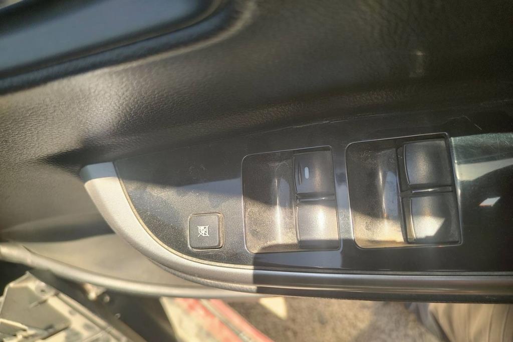Cabin  Control buttons Mitsubishi L200