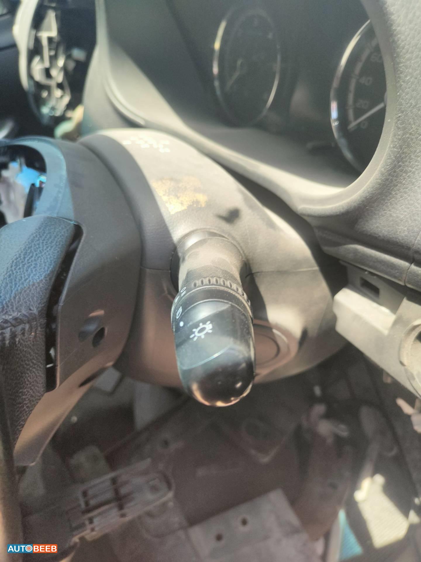 Cabin  Control buttons Mitsubishi L200