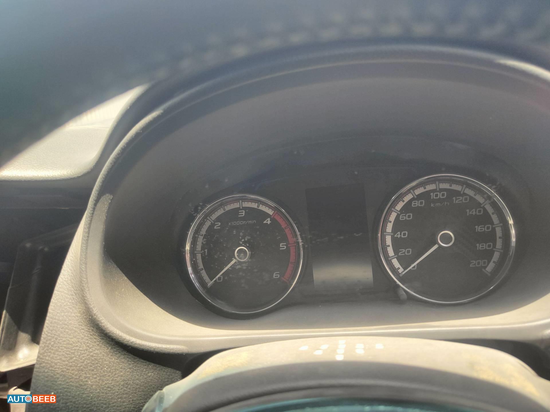 Cabin  Dashboard Mitsubishi L200