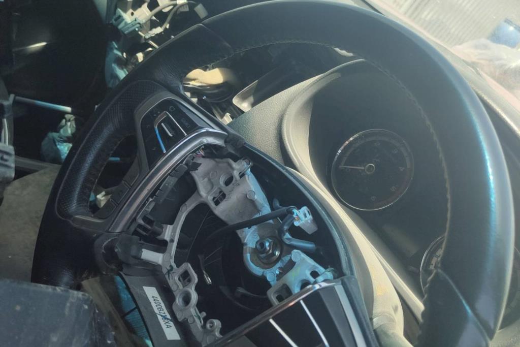 Cabin  Steering Wheel Mitsubishi L200