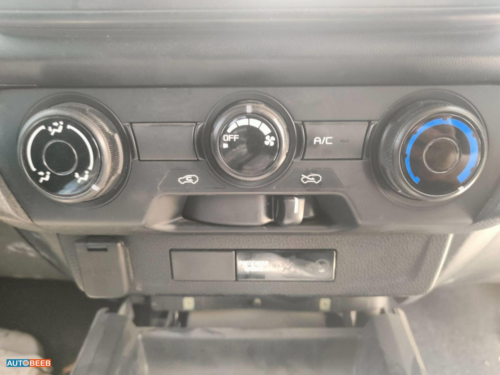 Cabin  Control buttons Isuzu D-Max