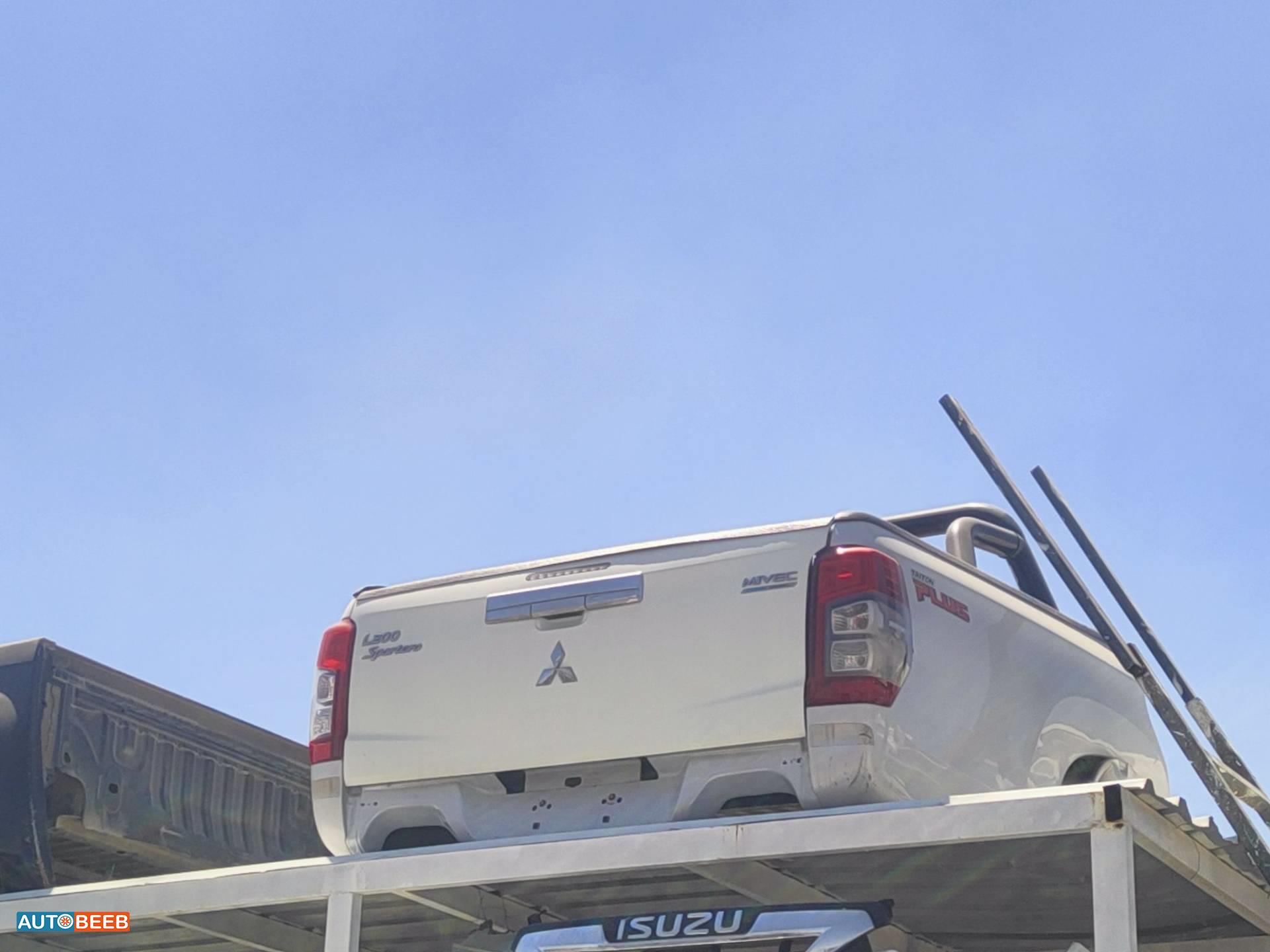 Body  Trunk Mitsubishi L200