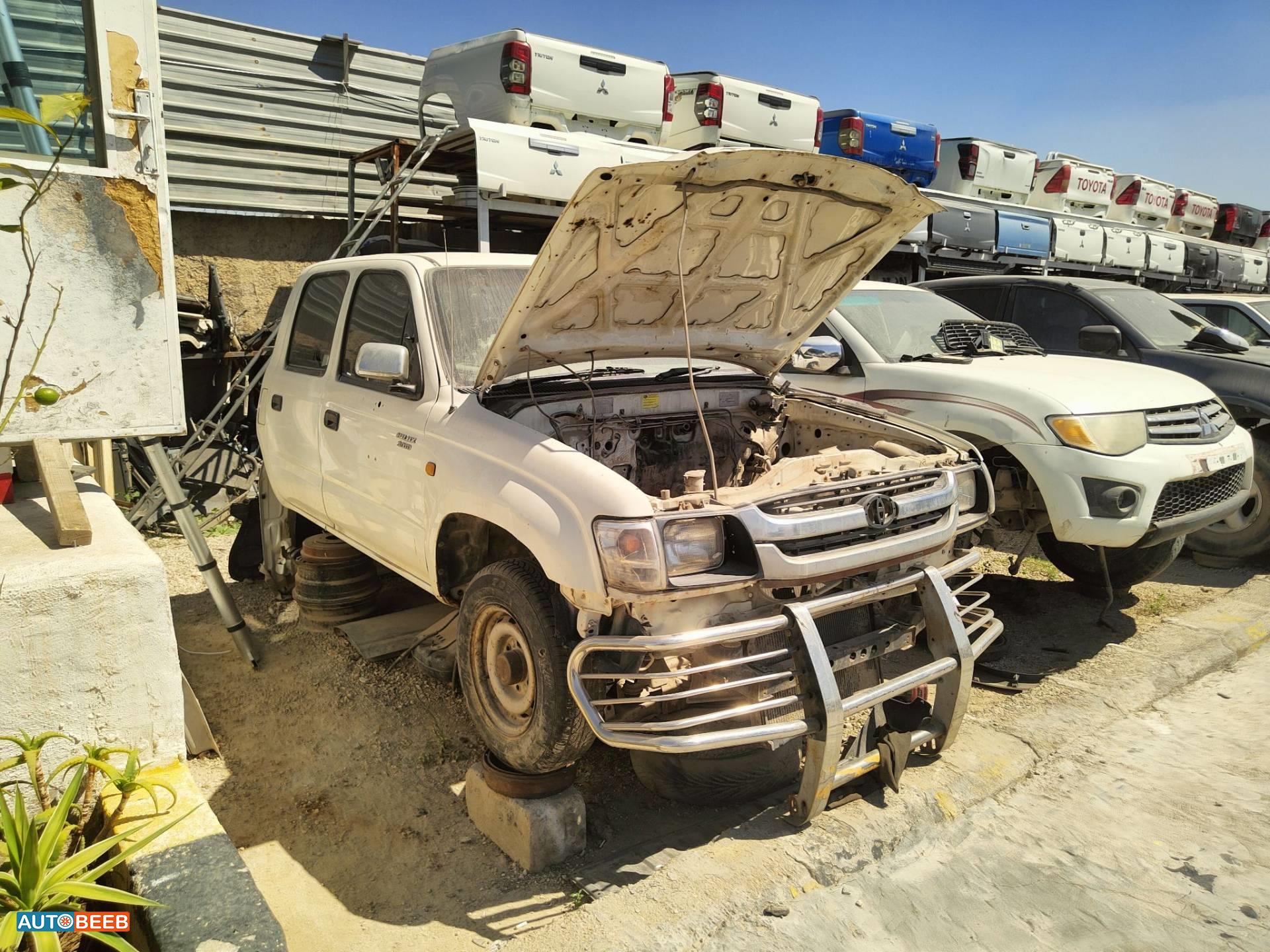 Body  Front clip Toyota Hilux