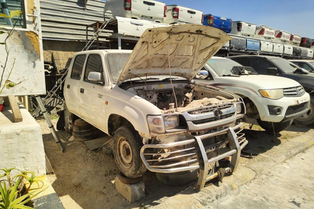 Body  Front clip Toyota Hilux