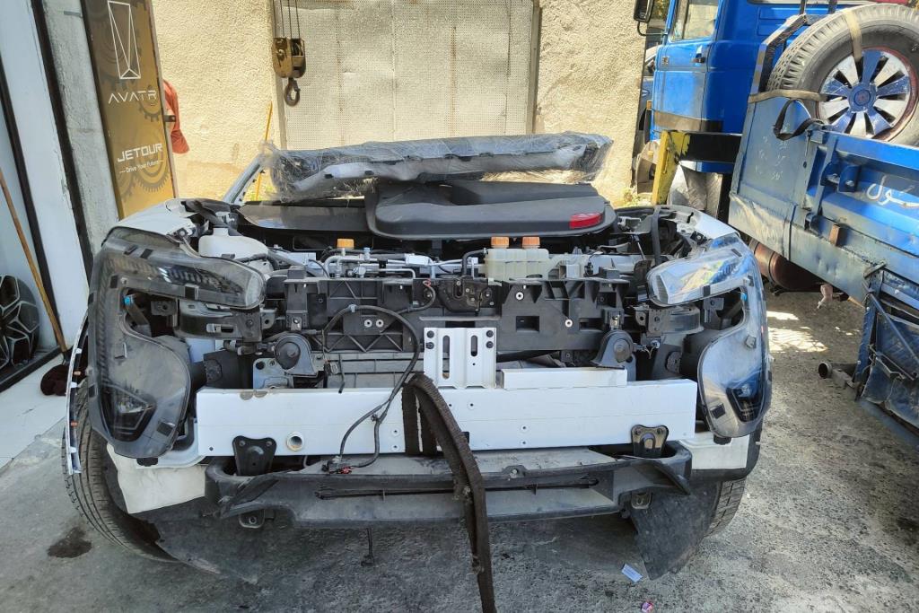 Body  Front clip Avatr Model 11