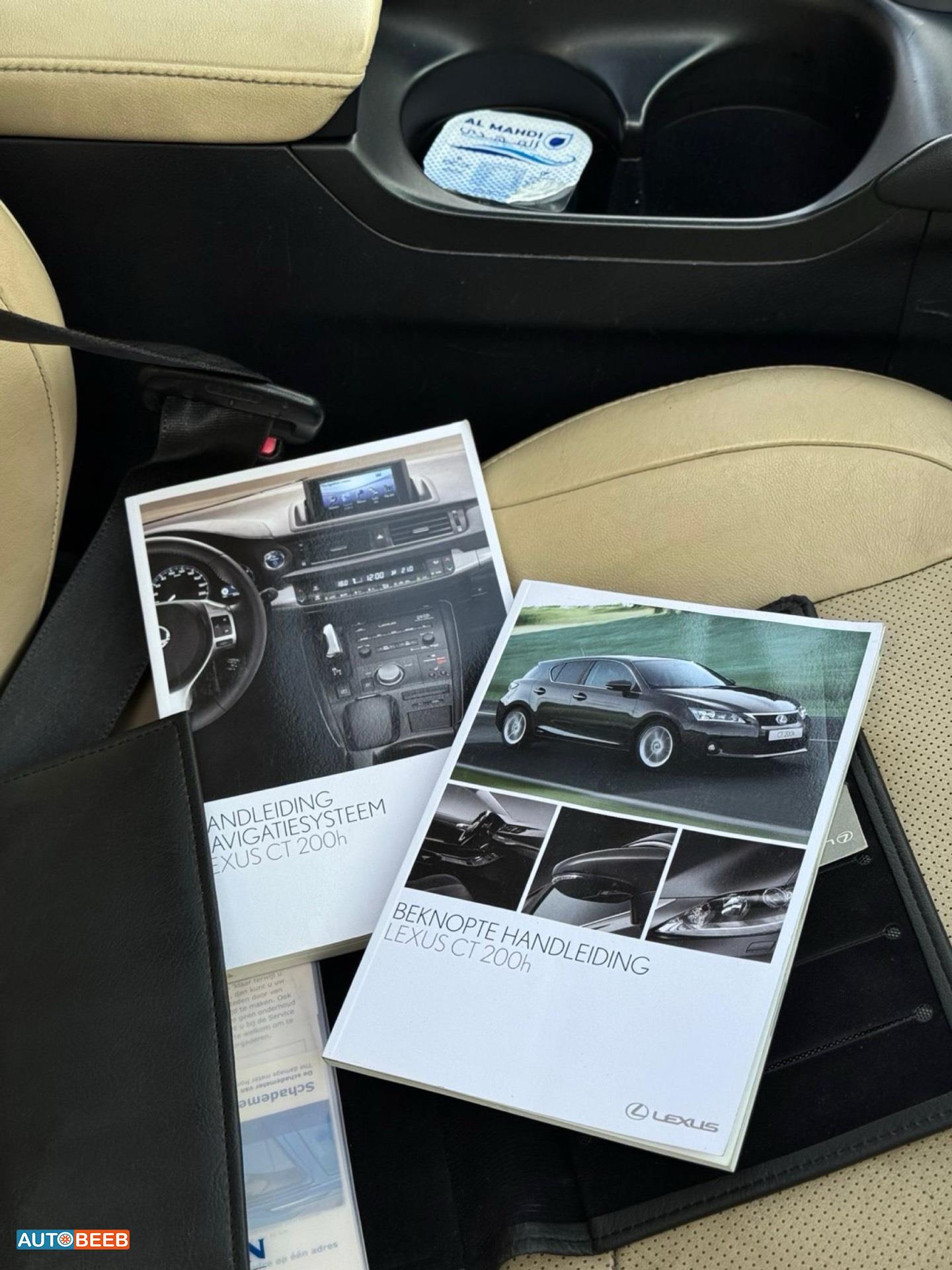 Lexus CT200 2012