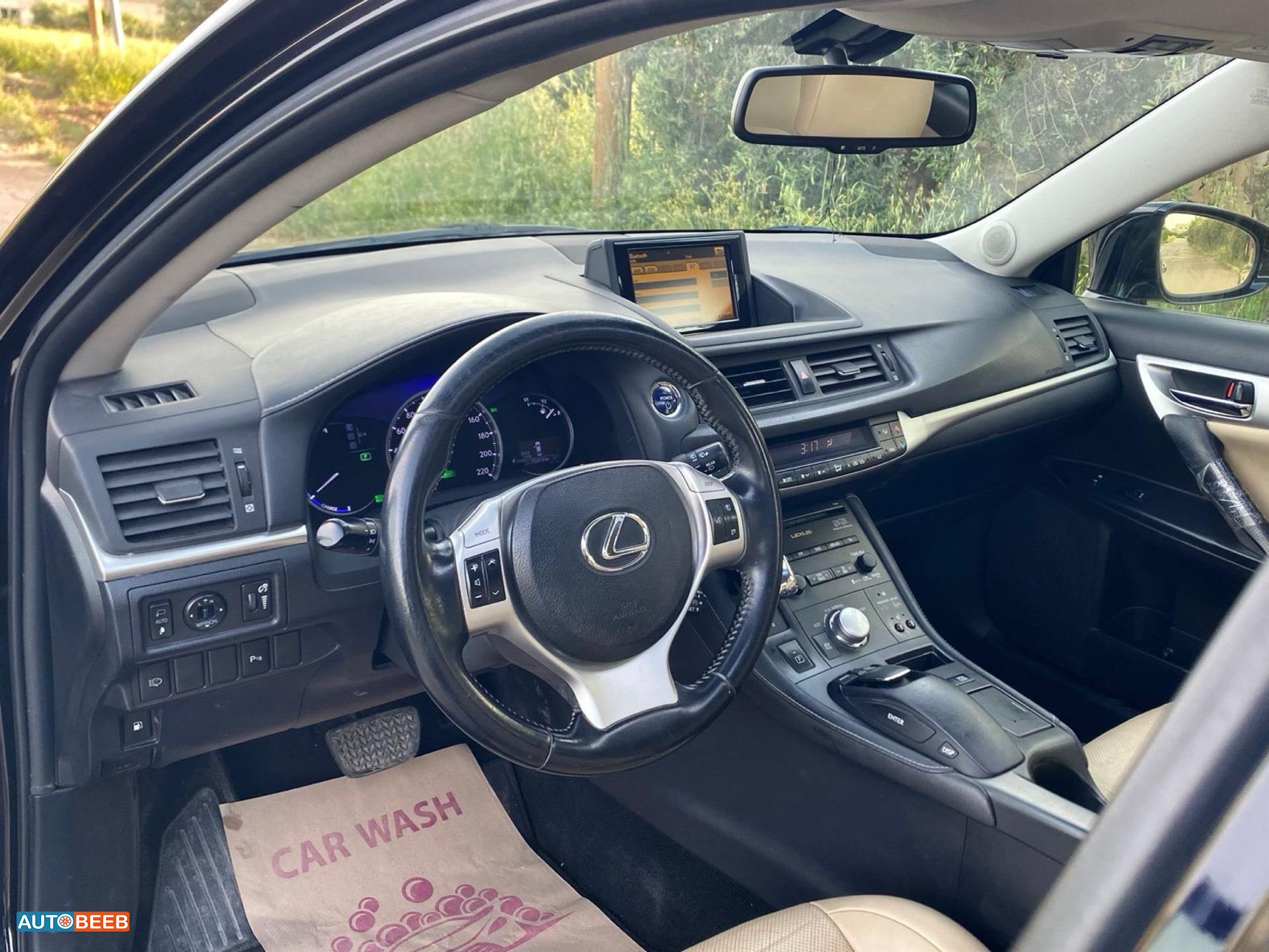 Lexus CT200 2012