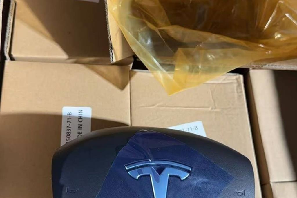 Cabin  Steering Wheel Tesla 3