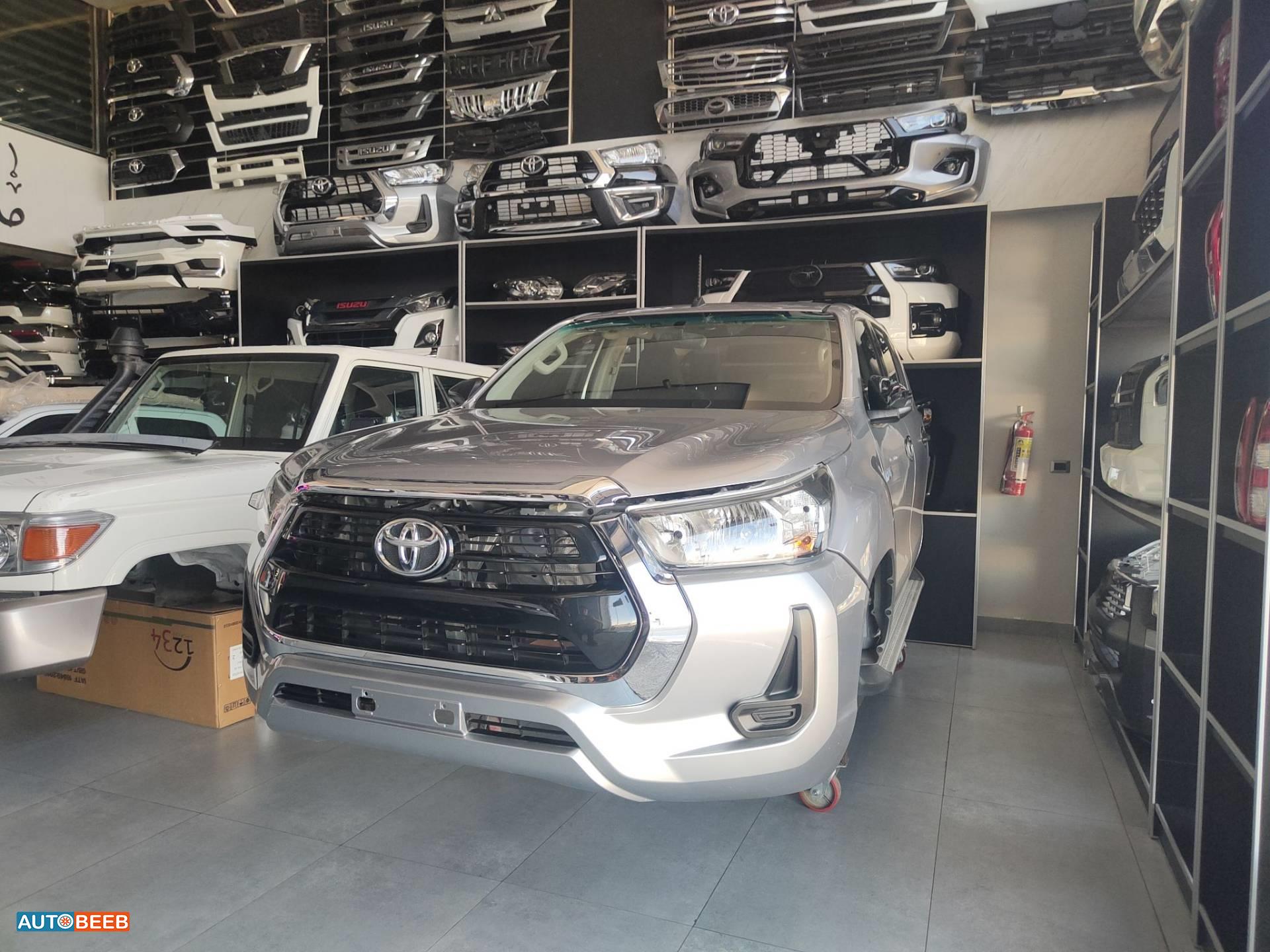 Body  Front clip Toyota Hilux