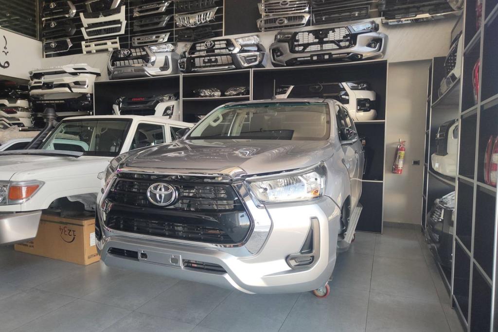 Body  Front clip Toyota Hilux