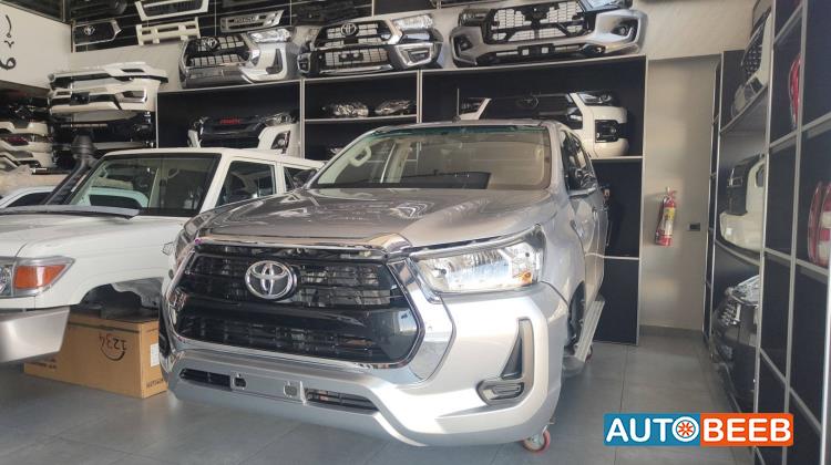 Body  Front clip Toyota Hilux