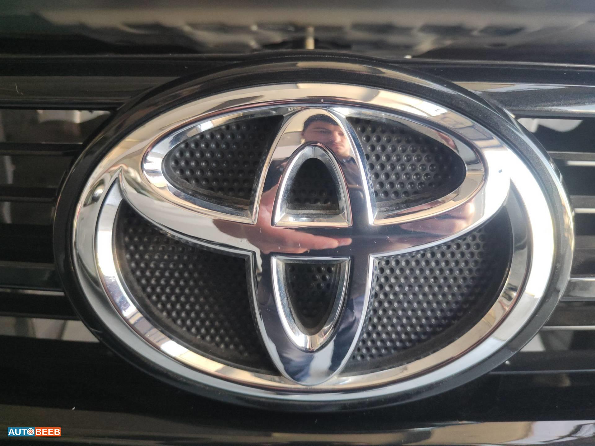 Body  Emblems Toyota Hilux