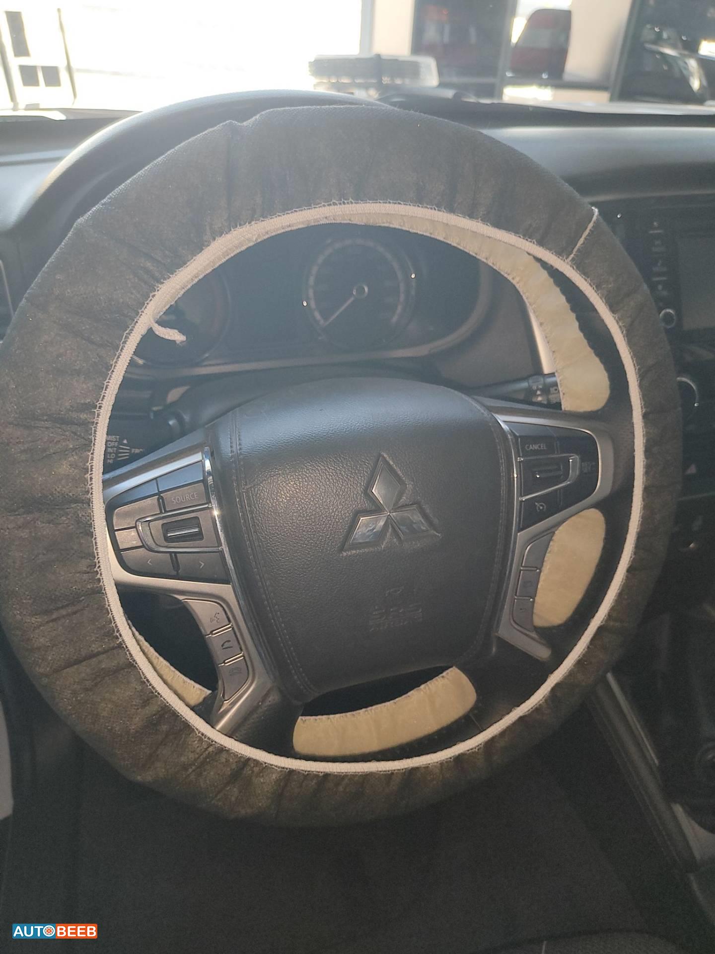 Cabin  Steering Wheel Mitsubishi L200