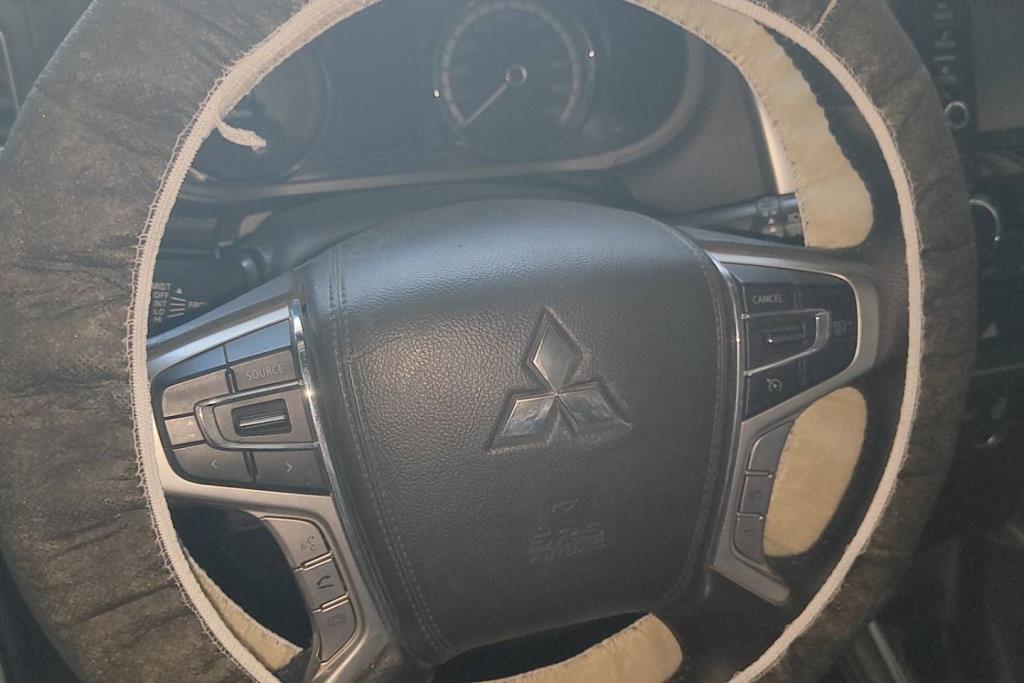 Cabin  Steering Wheel Mitsubishi L200