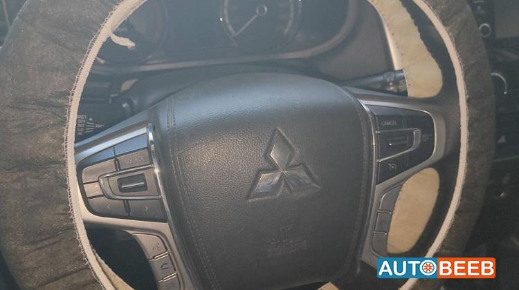 Cabin  Steering Wheel Mitsubishi L200
