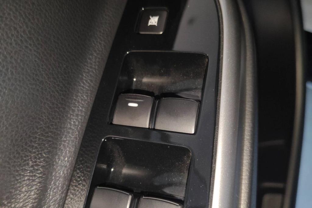 Cabin  Control buttons Mitsubishi L200