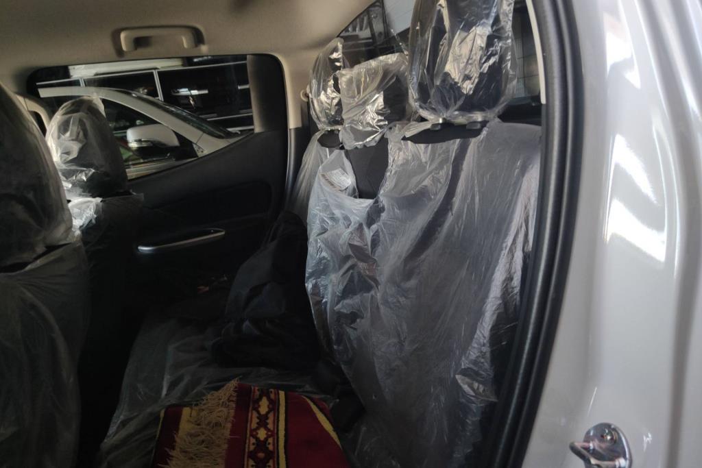 Cabin  Seat Mitsubishi L200