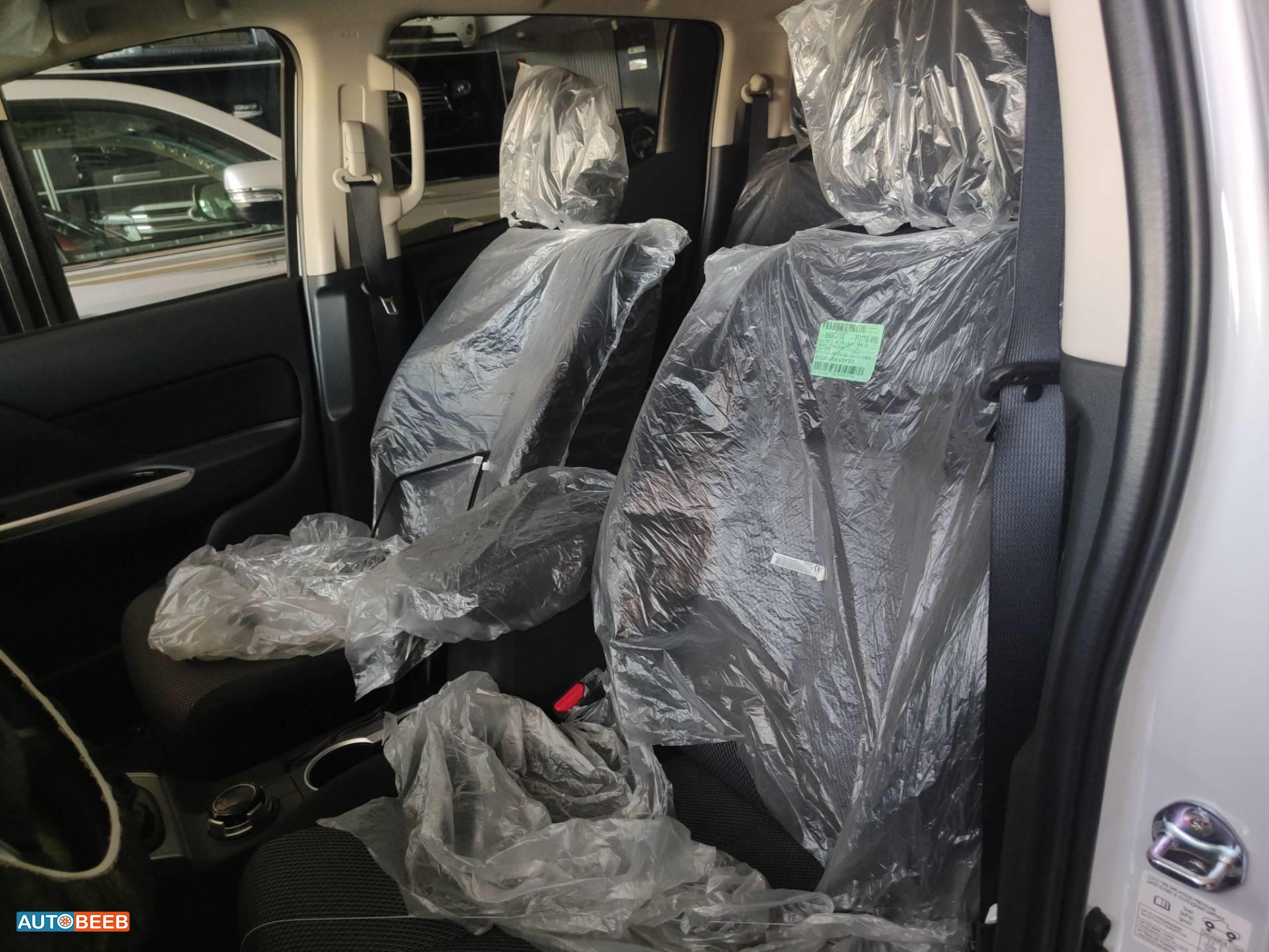 Cabin  Seat Mitsubishi L200