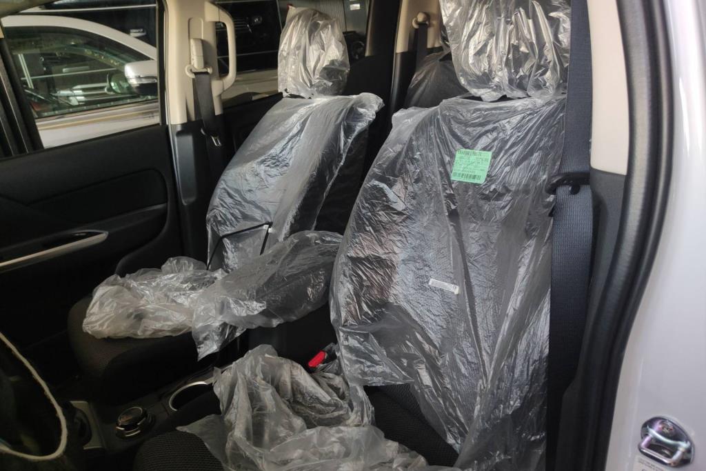 Cabin  Seat Mitsubishi L200
