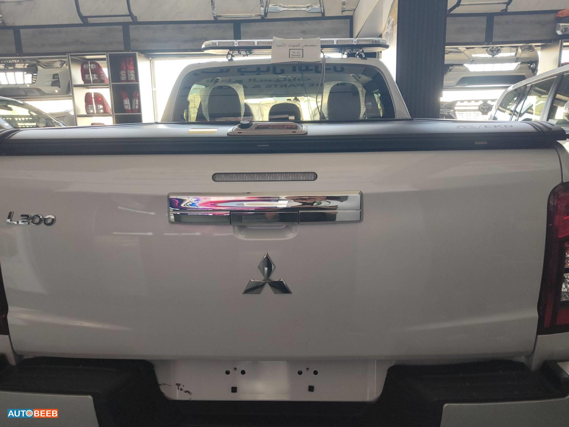 Body  Trunk Mitsubishi L200