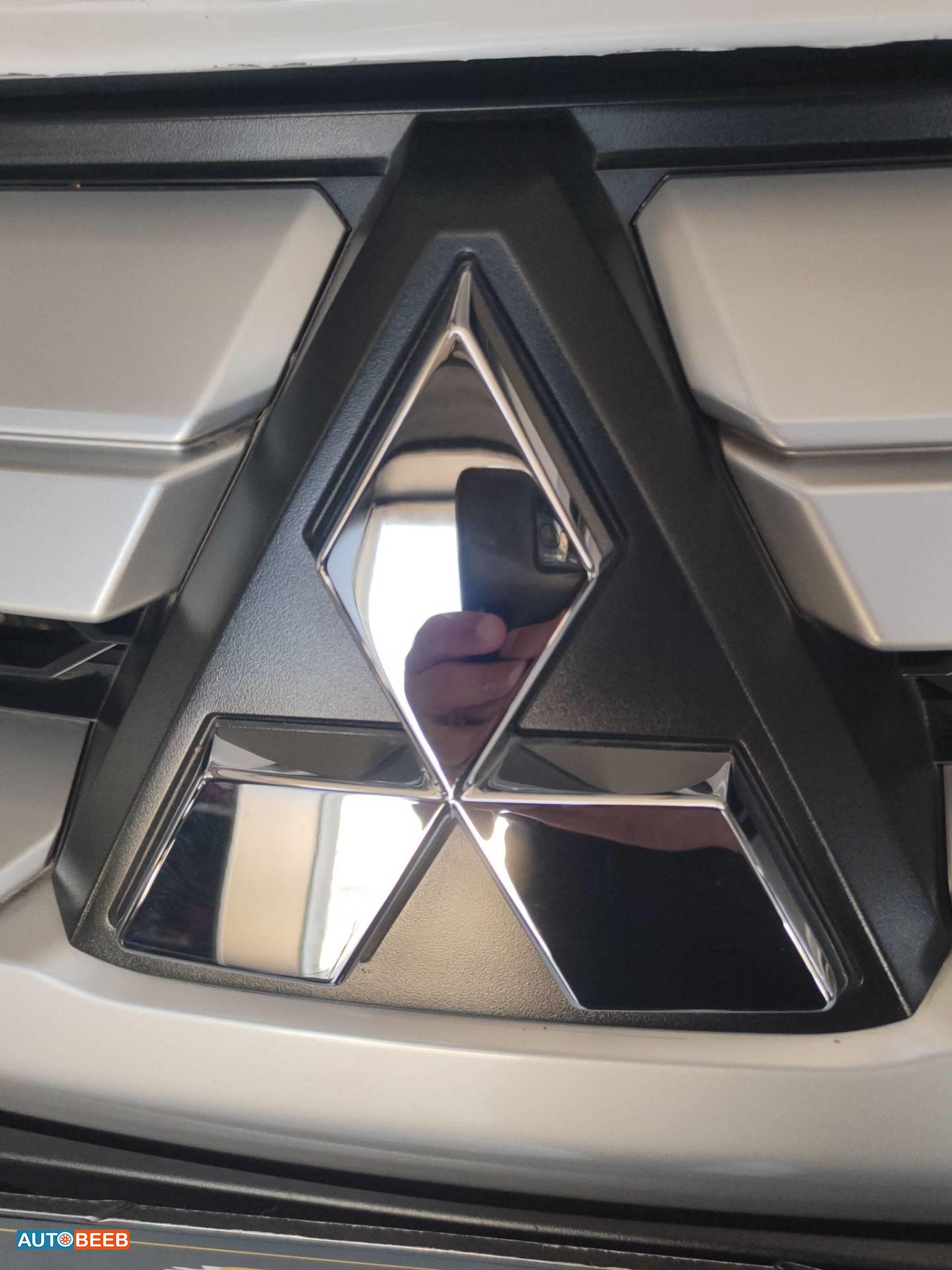 Body  Emblems Mitsubishi L200