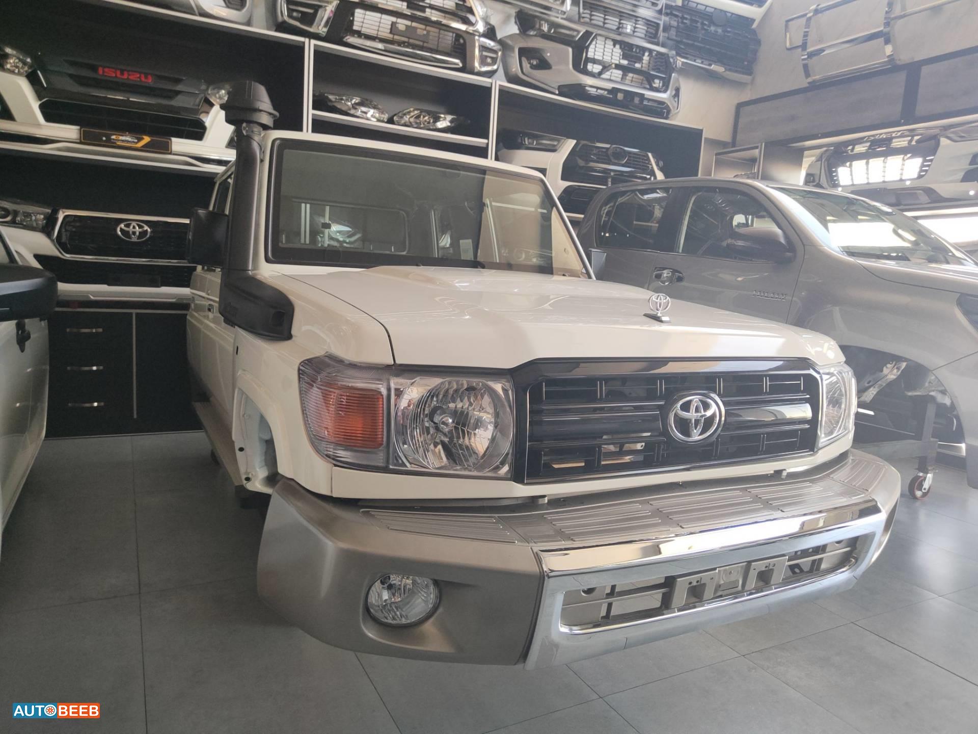 Body  Front clip Toyota Pickup