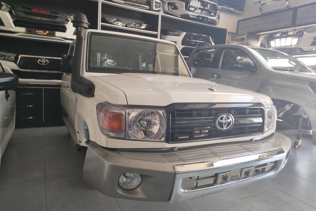 Body  Front clip Toyota Pickup
