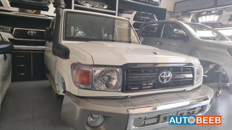 Body  Front clip Toyota Pickup