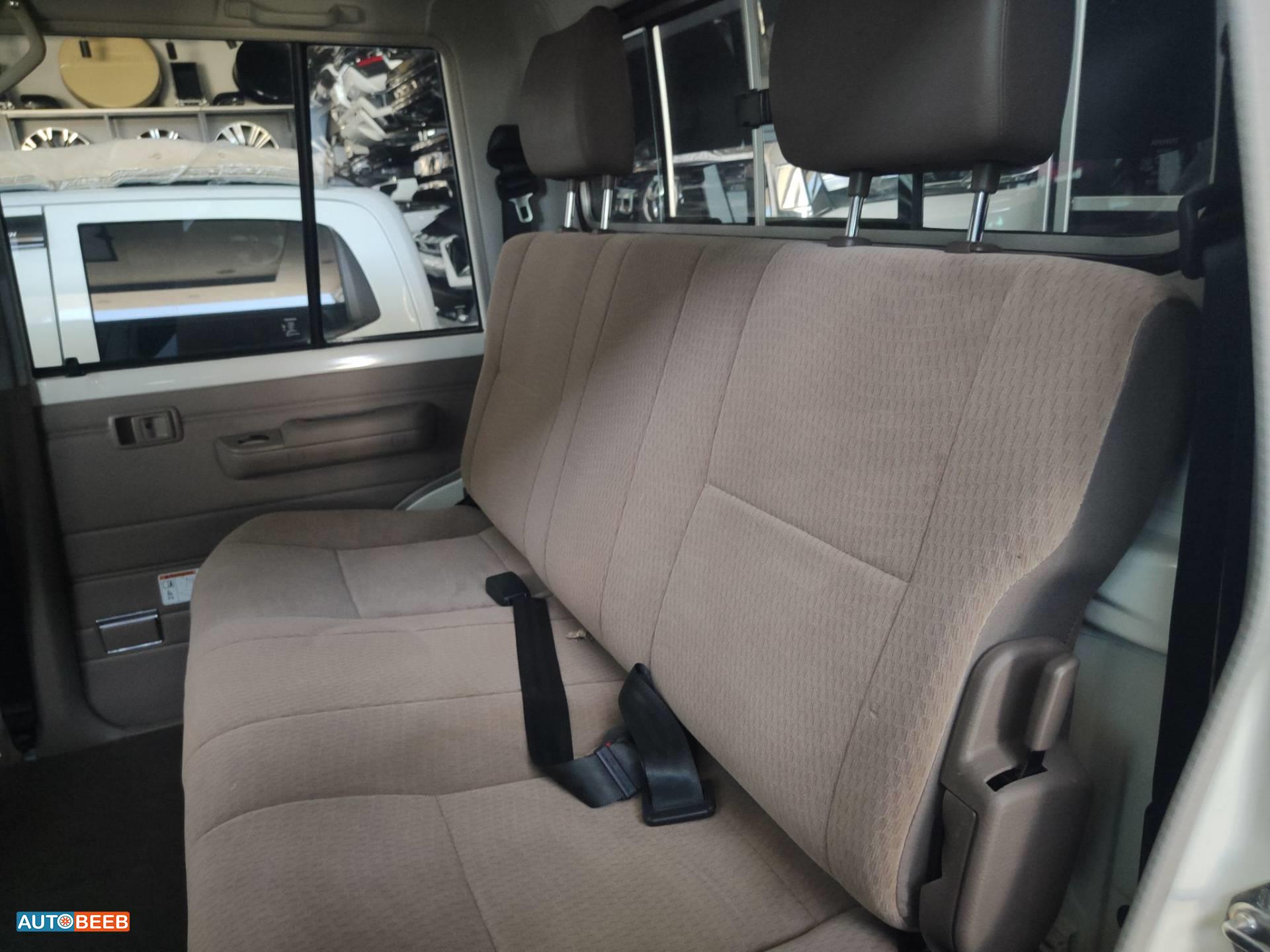 Cabin  Seat Toyota Pickup