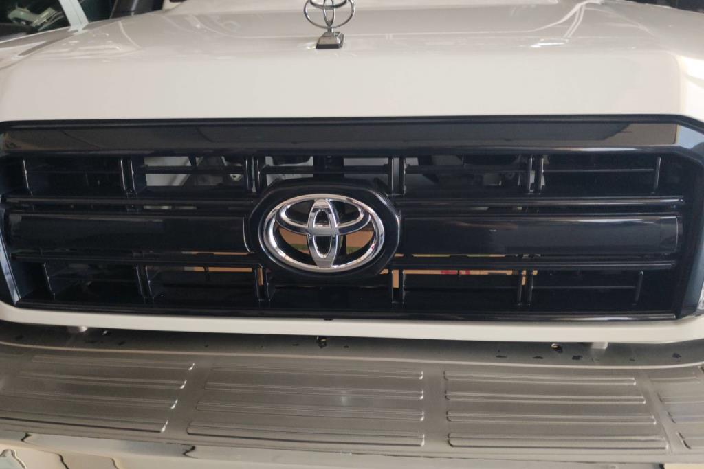 Body  Grilles Toyota Pickup