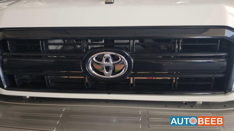 Body  Grilles Toyota Pickup