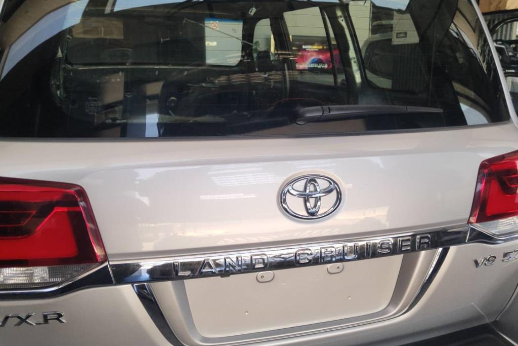 Body  Trunk Toyota Land Cruiser