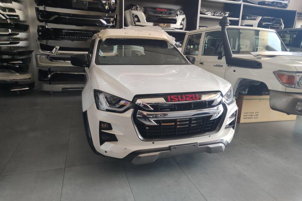 Body  Front clip Isuzu D-Max