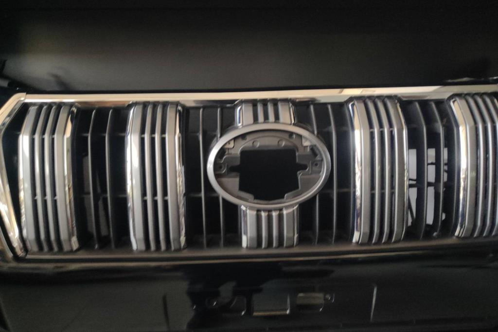 Body  Grilles Toyota Prado