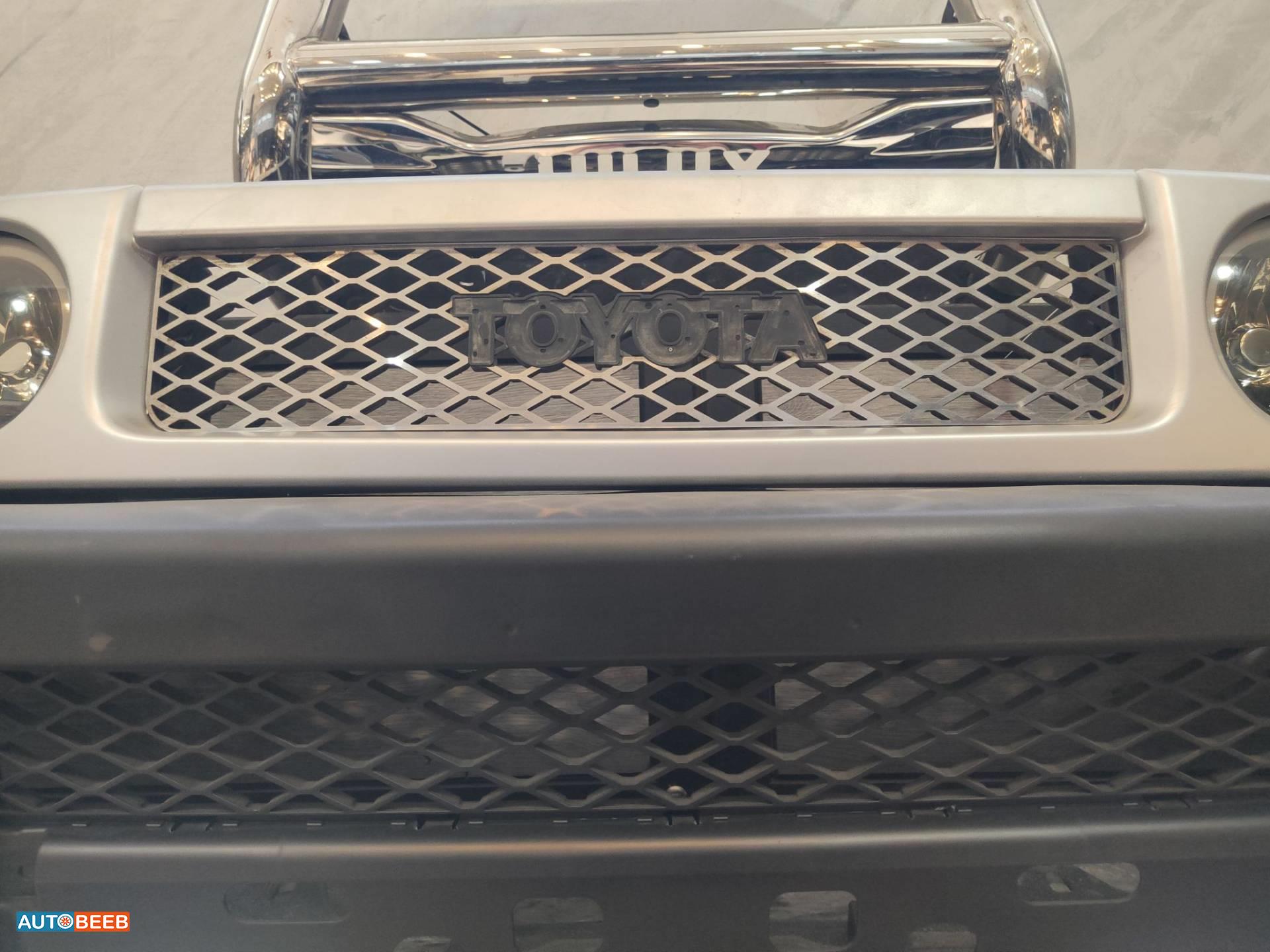 Body  Grilles Toyota FJ