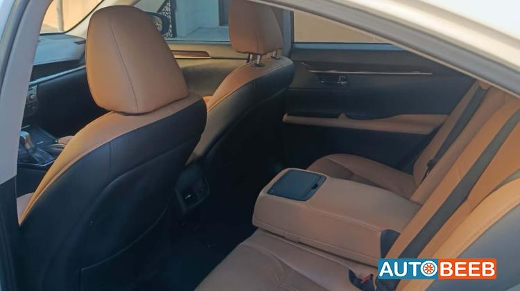 Lexus ES300 2016