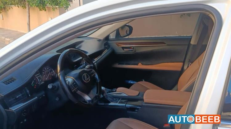 Lexus ES300 2016