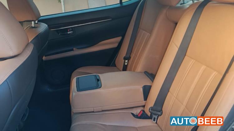 Lexus ES300 2016