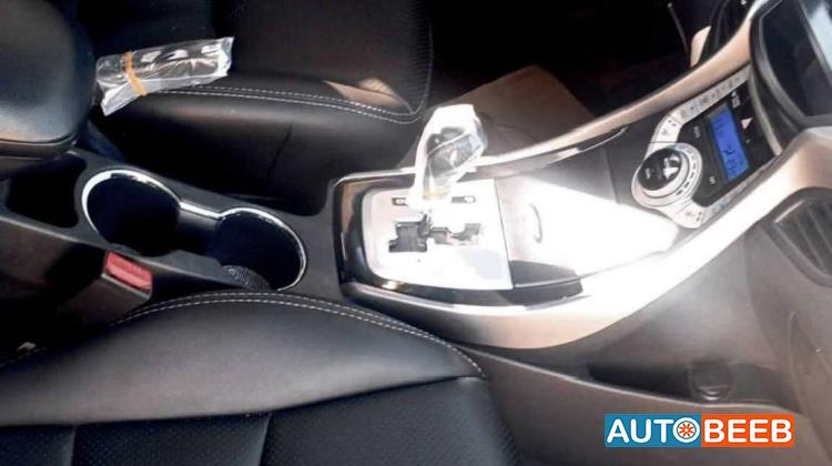 Hyundai Avante 2012