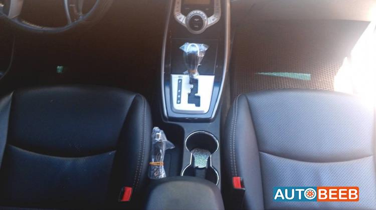 Hyundai Avante 2012