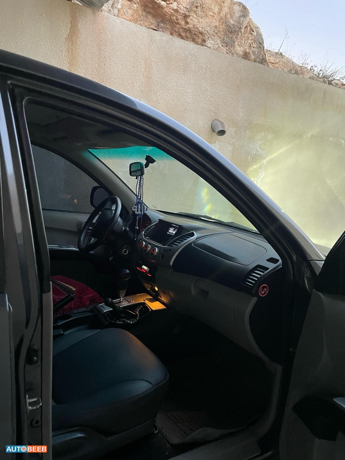 Mitsubishi L200 2015