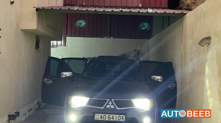 Mitsubishi L200 2015