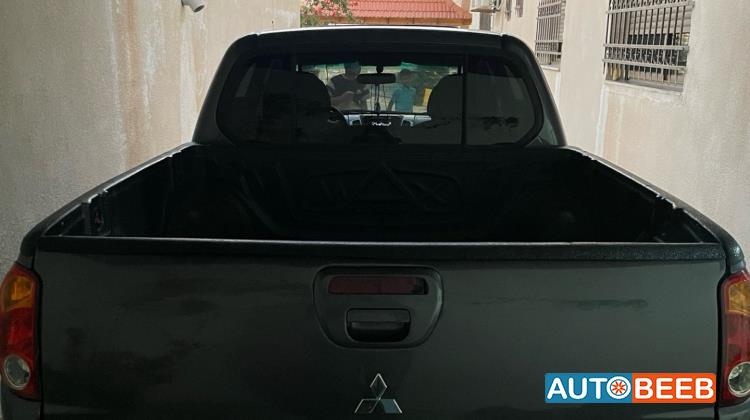 Mitsubishi L200 2015