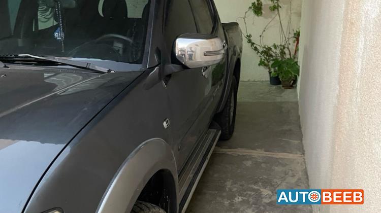 Mitsubishi L200 2015