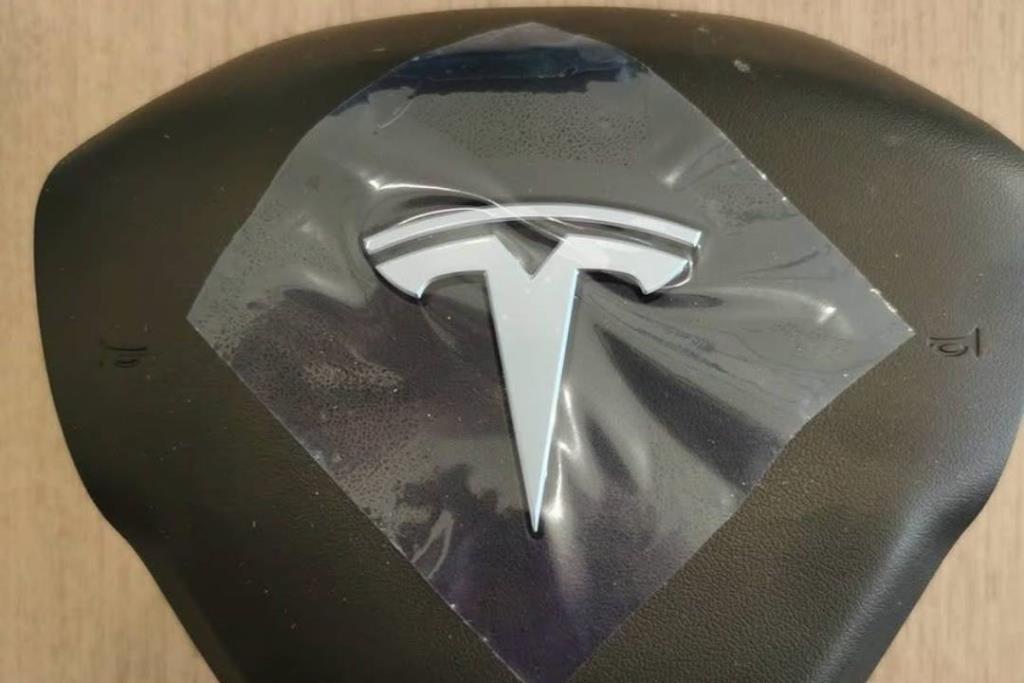 Cabin  Steering Wheel Tesla 3