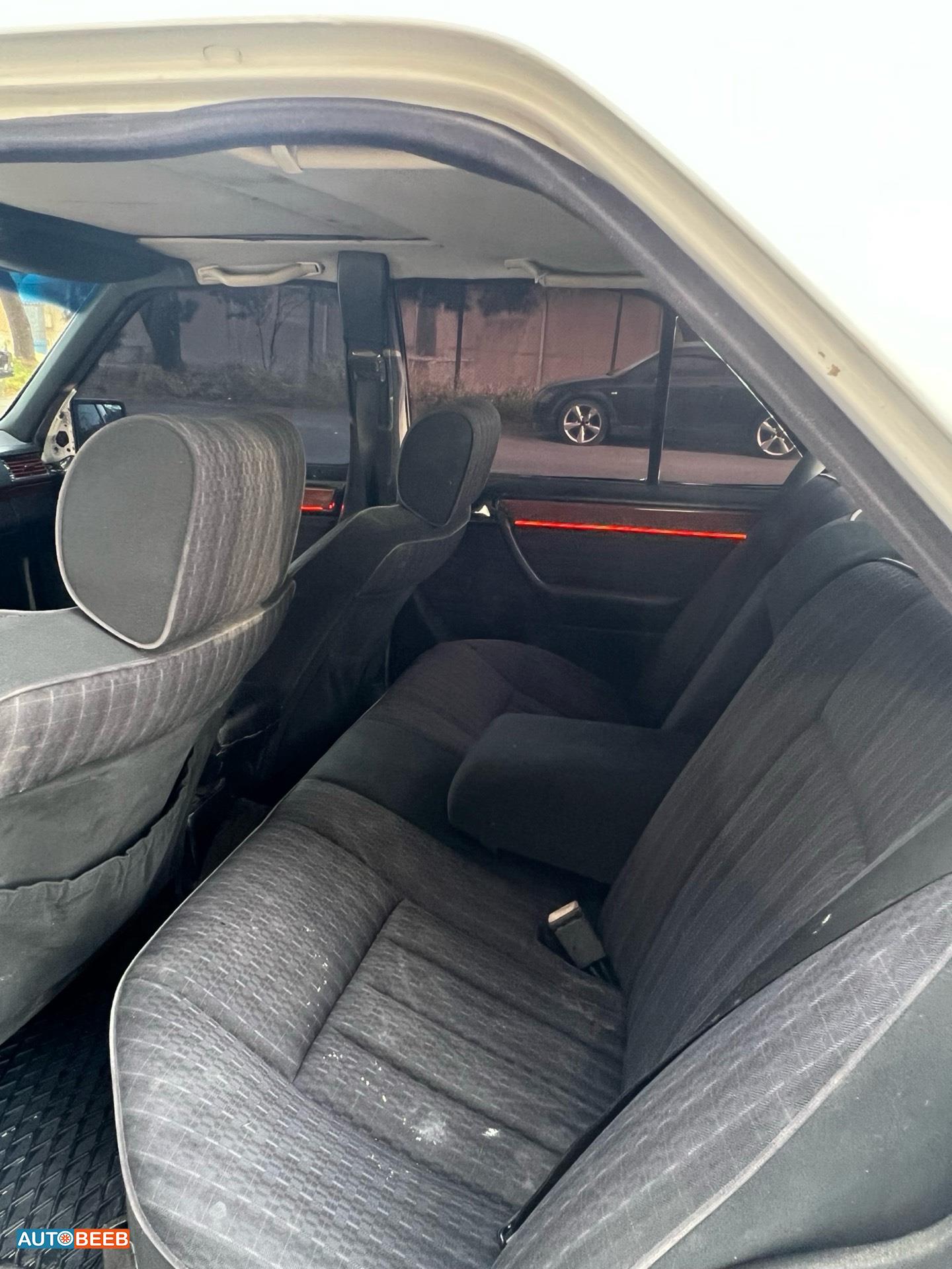 Mercedes Benz E230 1990