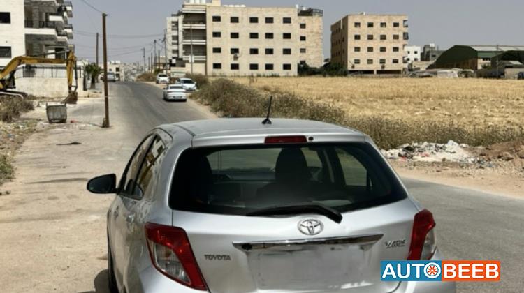 تويوتا ياريس 2012
