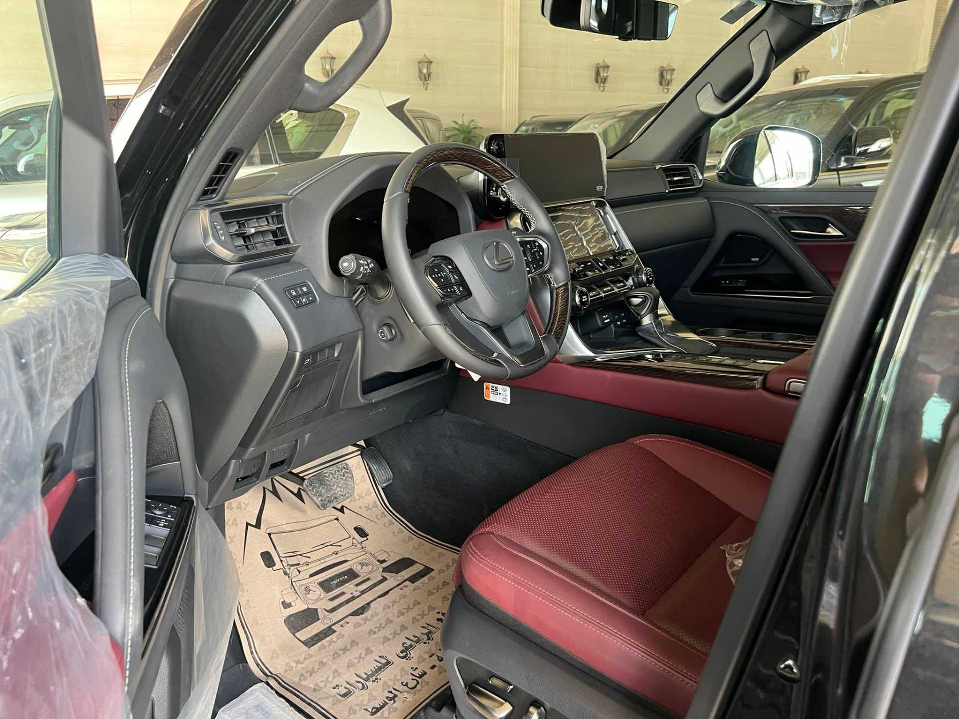 Lexus LX600 2025